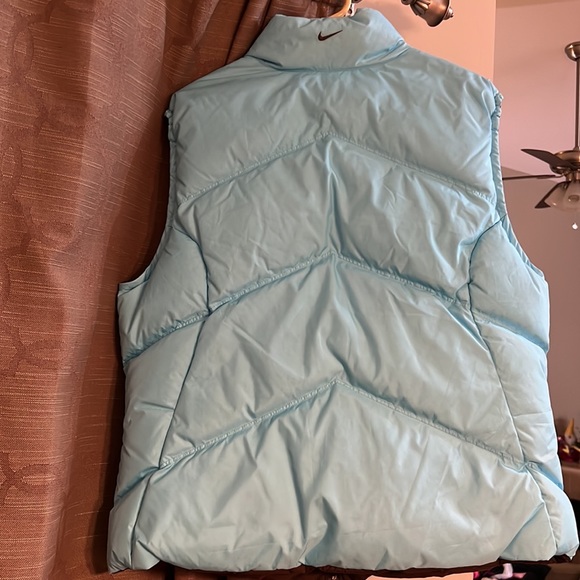 BRAND NEW NEVER WORN NIKE PUFFER VEST REVERSIBLE**** - Picture 2 of 5